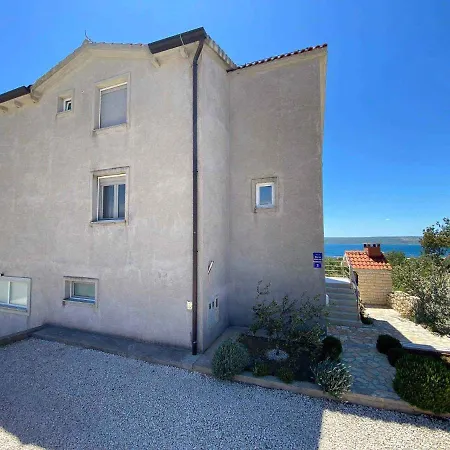 Two-bedroom In Ii דירה